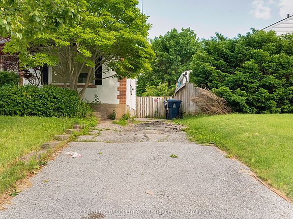 3rd image of 37 Adanac Dr