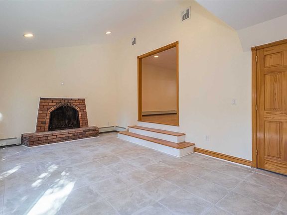 4th image of 15 Stonywood Dr