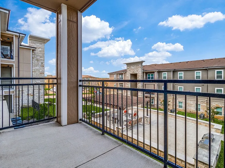 Residence at Gateway Village — Photo 10