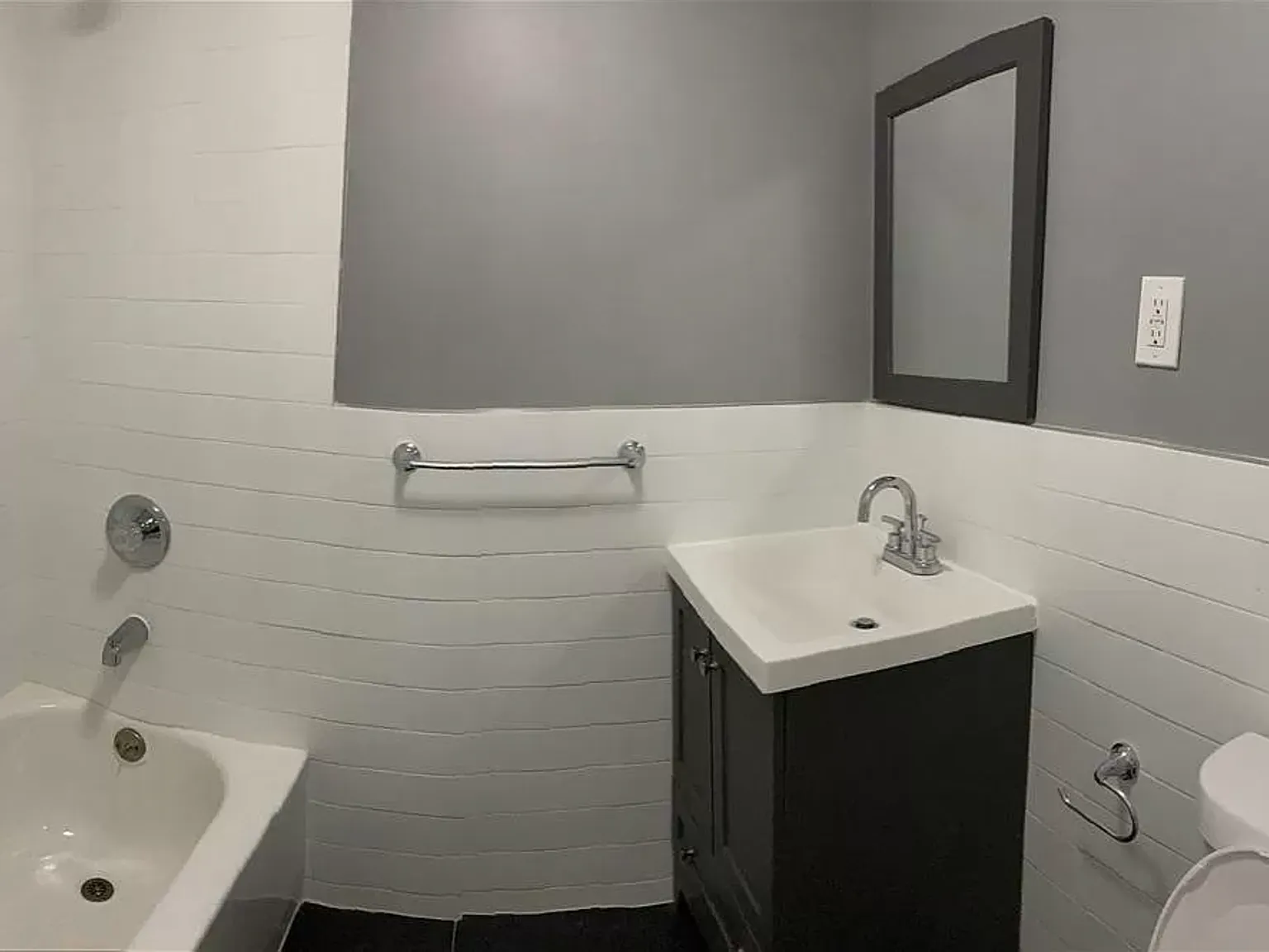 3 bed, 1100 sqft, $2,300 — Photo 3