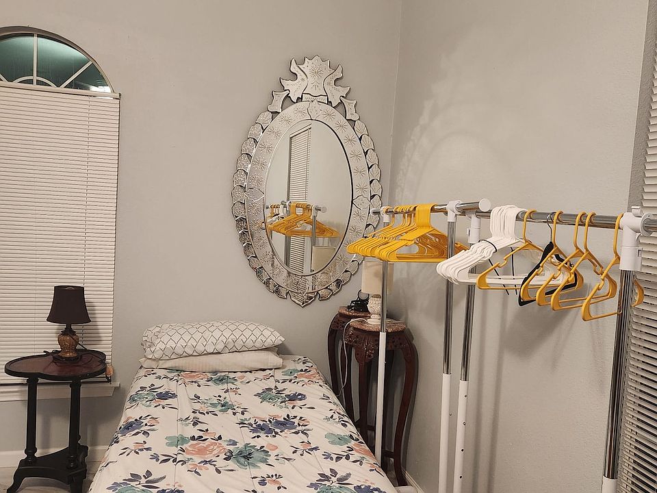 1st image of 18607 W Lakeview Dr