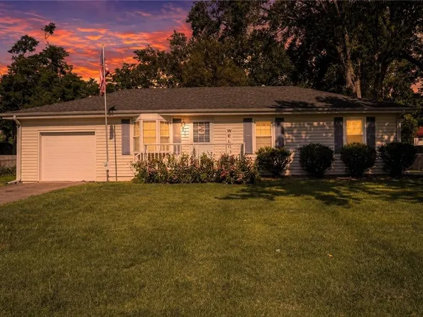 205 Hostetter St, Buckner, MO 64016