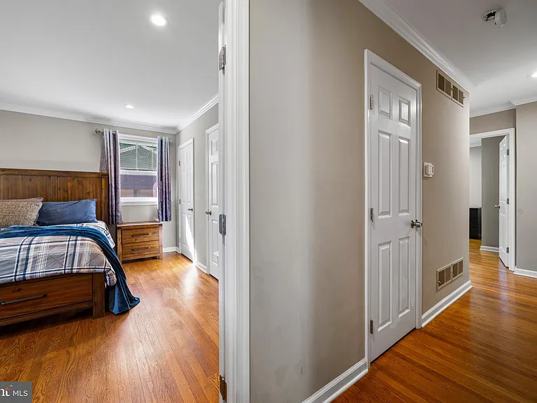 1216 Haines Ave — Photo 10