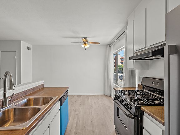 5th image of 21000 Parthenia St Unit 17