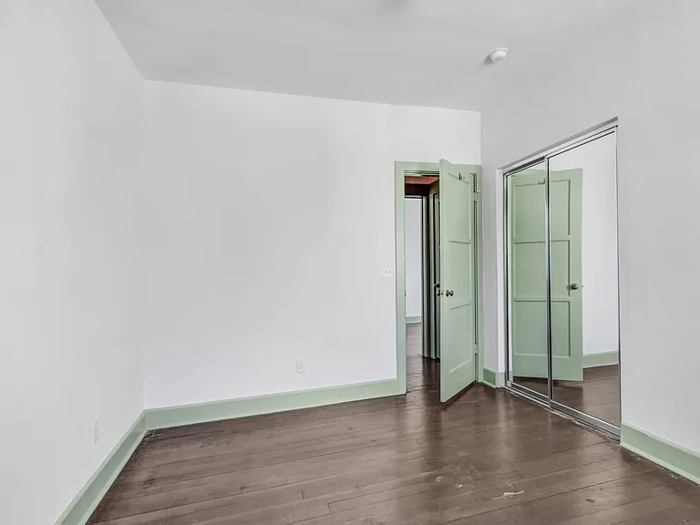 2524 James M Wood Blvd #302 — Photo 6