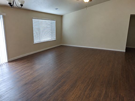 3rd image of 1840 Linda Way