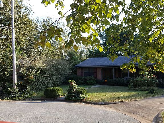 4th image of 1704 Jeannette Cir NW