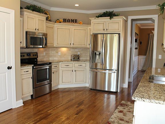 5th image of 3221 Shady Forest Dr
