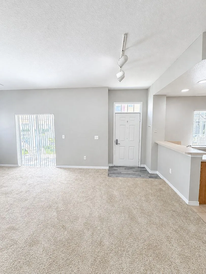 Two Story Town House — Photo 2