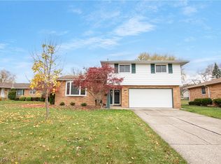 1184 Mayfair Dr, Seven Hills, OH 44131