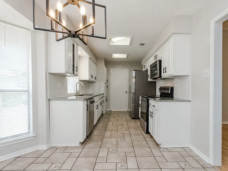 4617 Olympia Dr — Photo 23