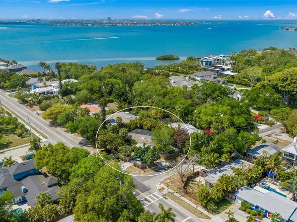 3424 Old Oak Dr, Sarasota, FL 34239