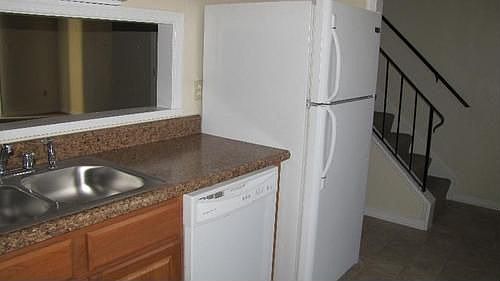 3rd image of 412 Hickorywood Cir