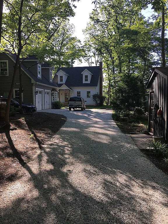 321 Thomas Rd photo 1