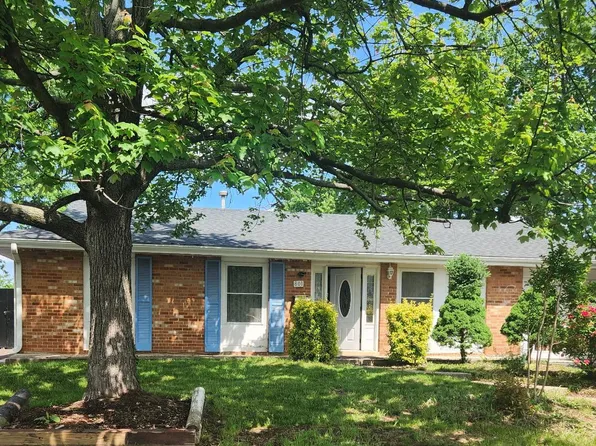 801 S Greenthorn Ave, Sterling, VA 20164