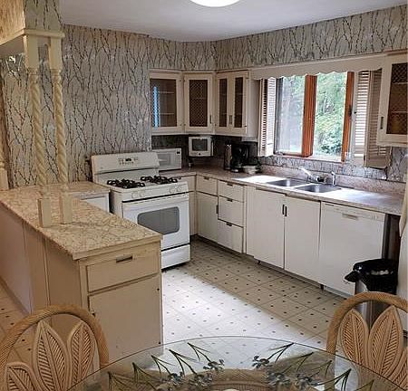 Spacious eat-in kitchen with plenty of cabinets