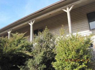 1972 Pilgrim Rd, Dandridge, TN 37725