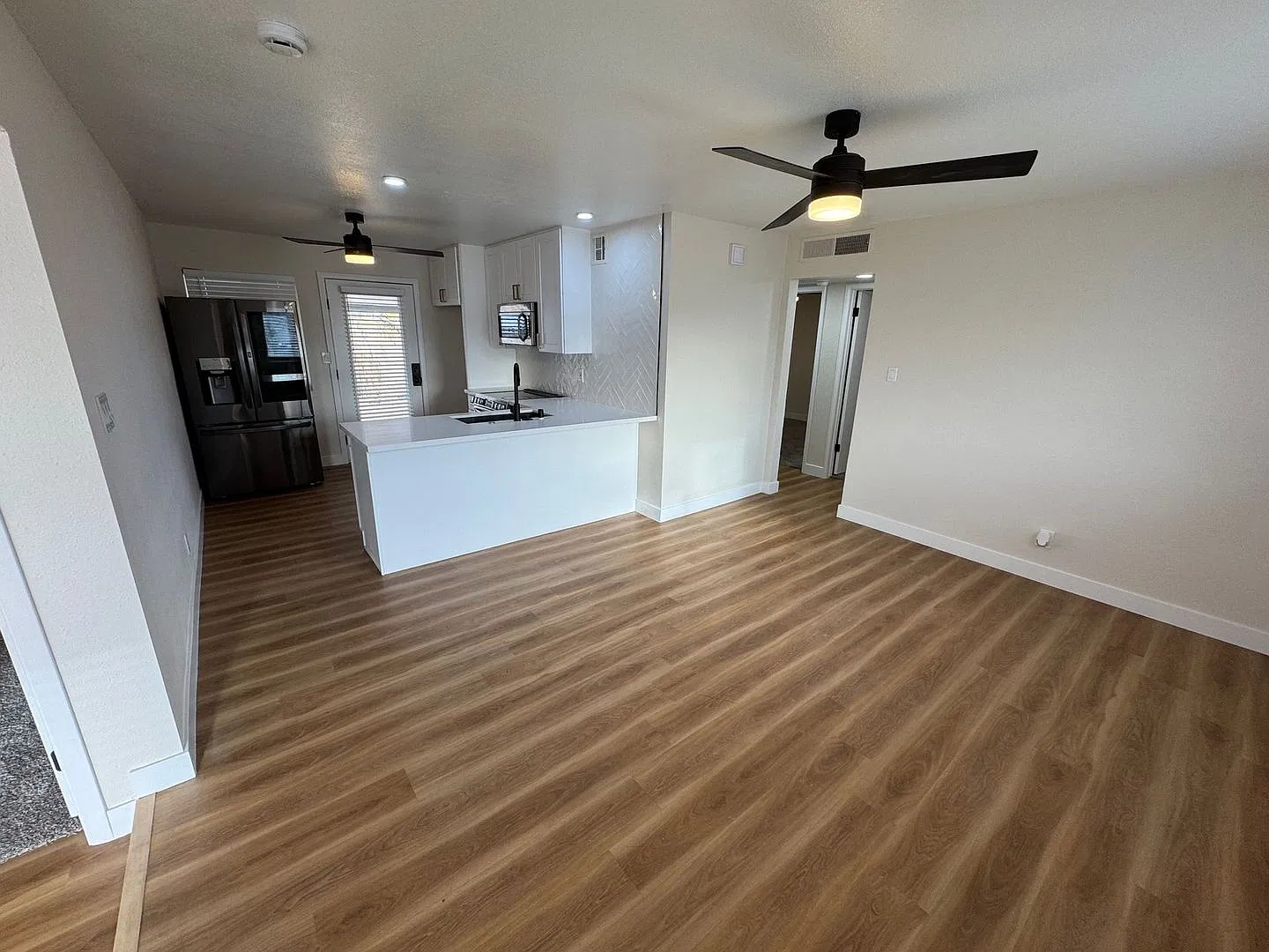 Updated 3bedroom Home In 89011 — Photo 2