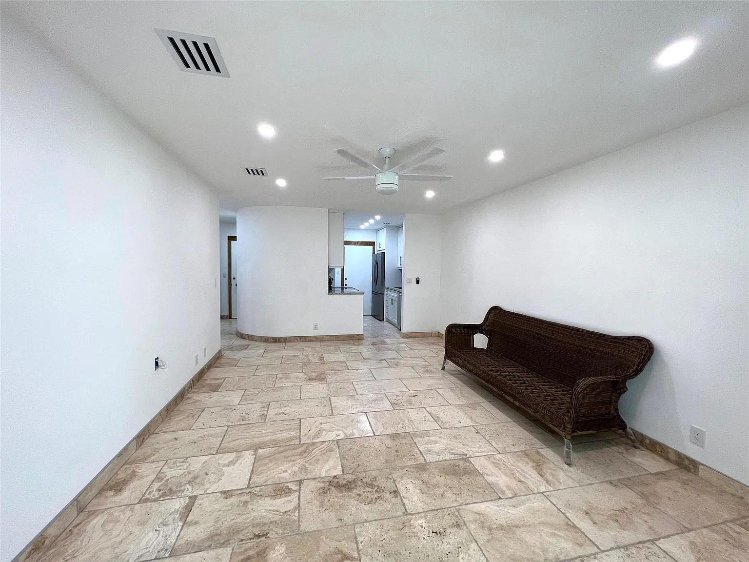 1 bed, 1.5 bath, 756 sqft, $1,850 — Photo 3