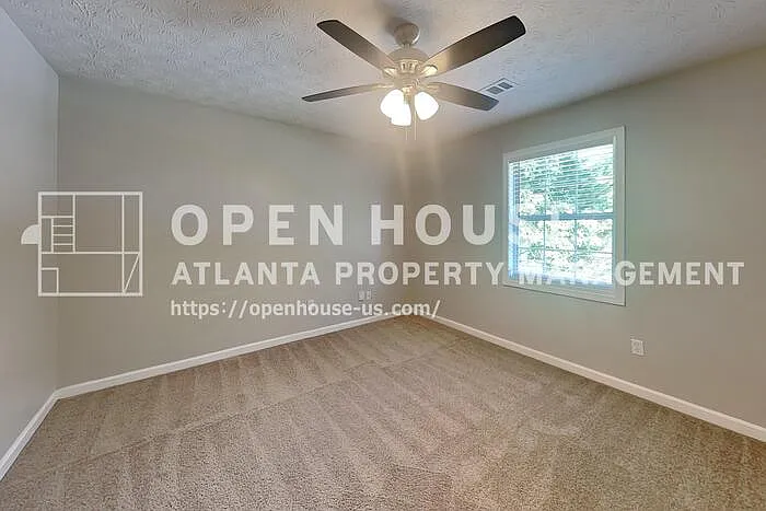 1395 Chalet Cir — Photo 10