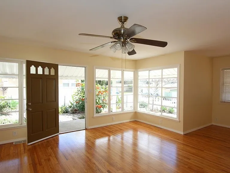 7102 Mohawk St — Photo 3