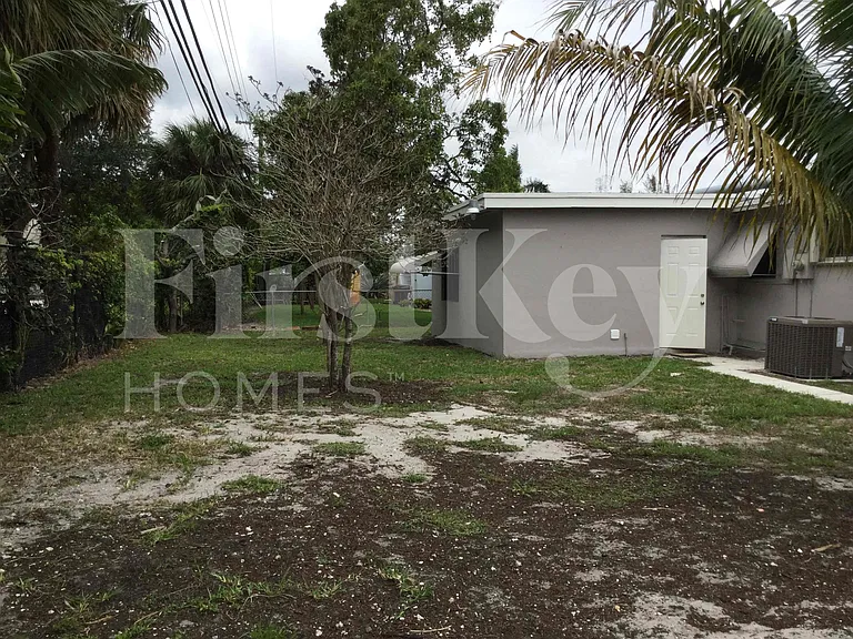 1121 NW 23rd Ter — Photo 22