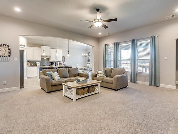 4th image of 728 Waterford Way