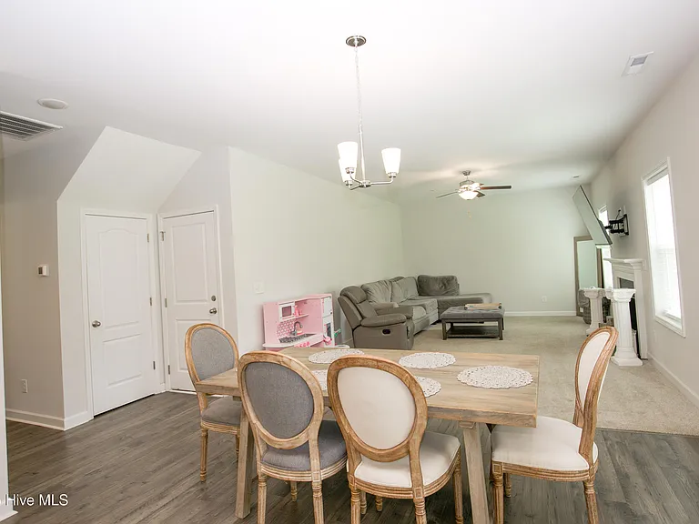 88 Kensington Dr — Photo 20