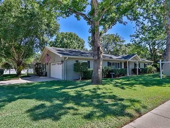 2nd image of 2503 Lake Ellen Cir