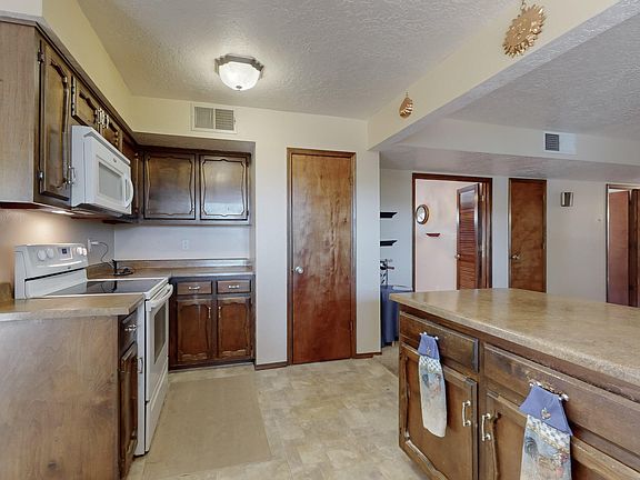 2nd image of 9623 Avenida De La Luna NE