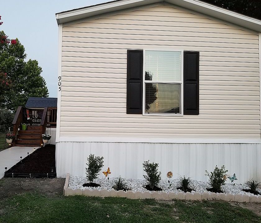 1st image of 905 Town Sq