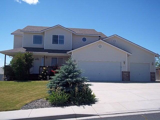 2nd image of 1805 NW Canyon View Dr
