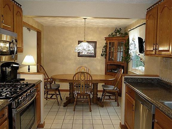 5th image of 226 Woodhaven Dr