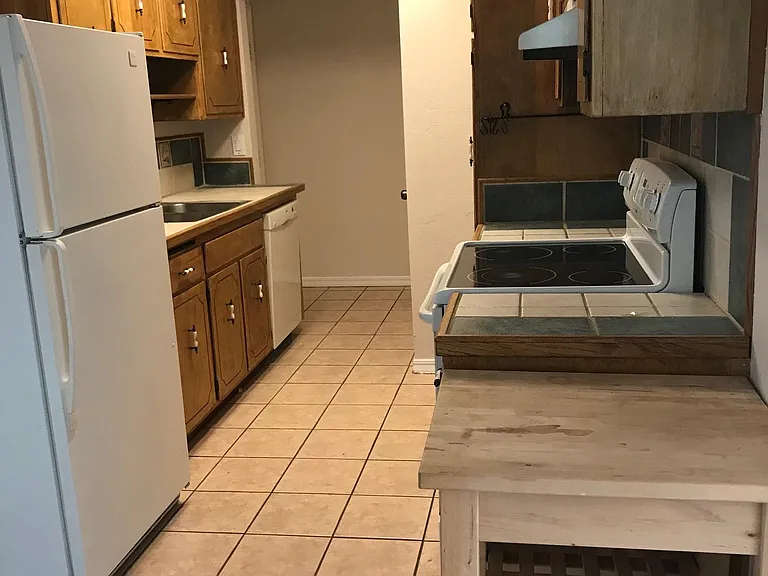 2730 Loyola Dr — Photo 7