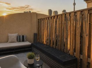 68 Carr St #16, Toronto, ON M5T1B7