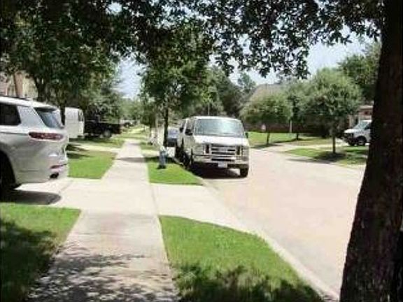Exterior Neighborhood (street photo)