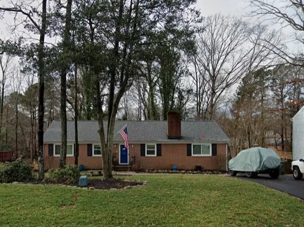 8712 Privet Dr, North Chesterfield, VA 23237