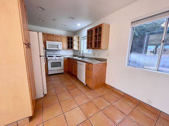 5th image of 73555 Shadow Mountain Dr APT 4