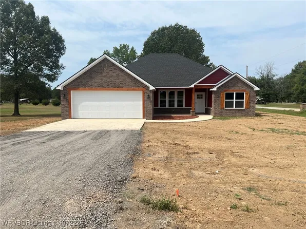 200 Blackstone Dr, Wister, OK 74966