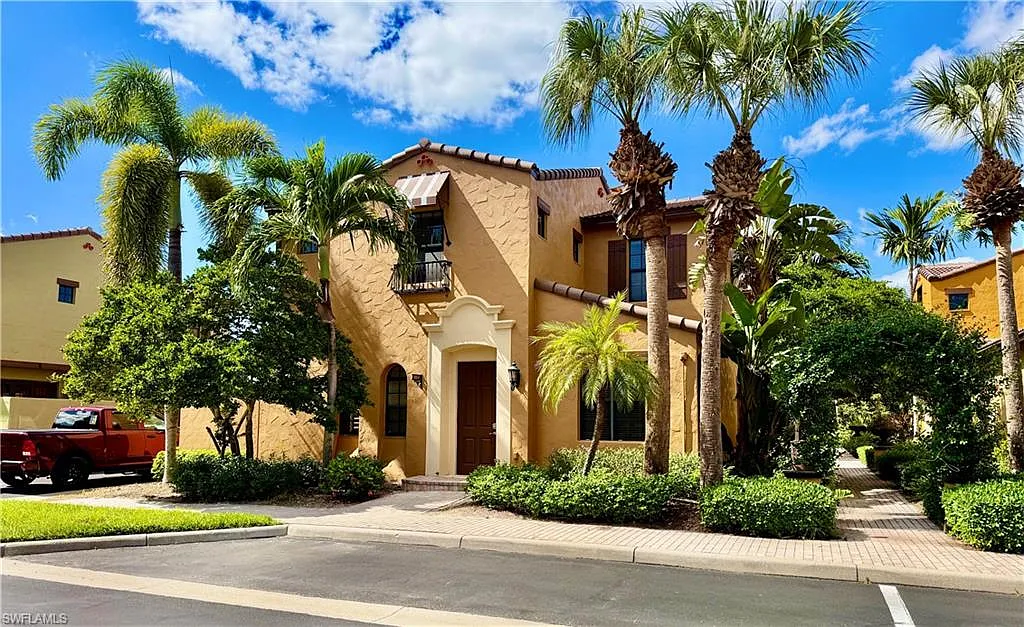 3 bed, 2.5 bath, 1729 sqft, $3,900 — Photo 1