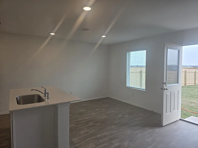 20209 Tester St — Photo 9