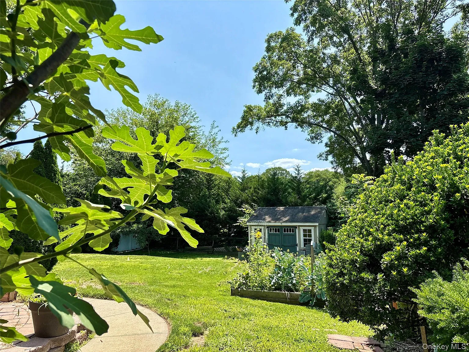 3 bed, 2.0 bath, 1400 sqft, $4,300 — Photo 4