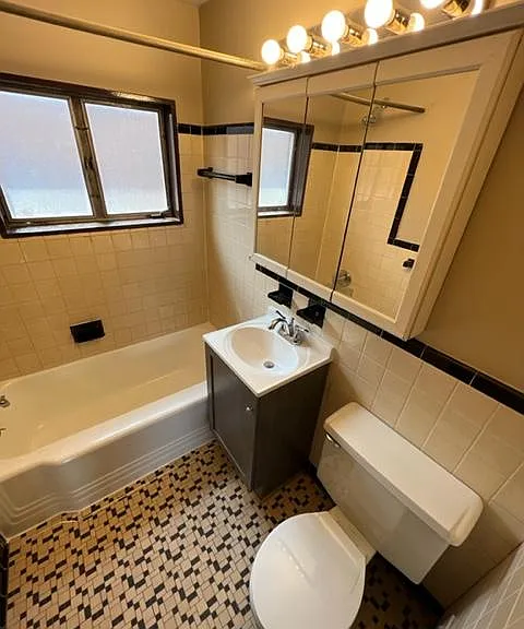242 E Waltham St #B — Photo 4