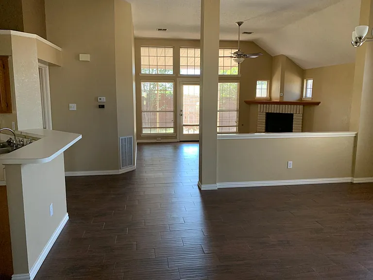 18504 Shadow Ridge Dr — Photo 1