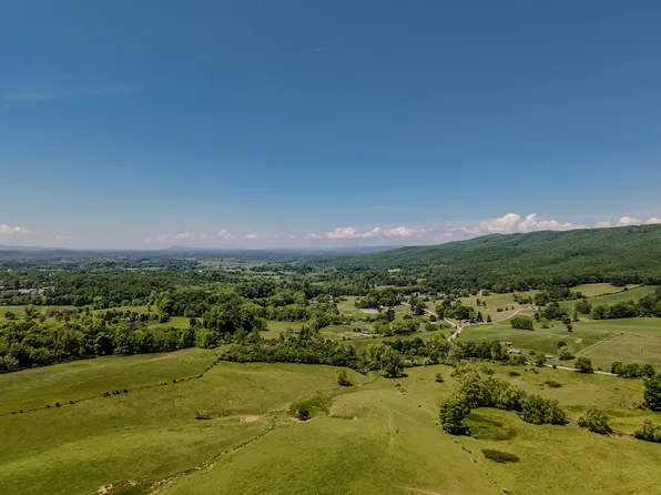 1801 Toms Creek Rd NW, Blacksburg, VA 24060