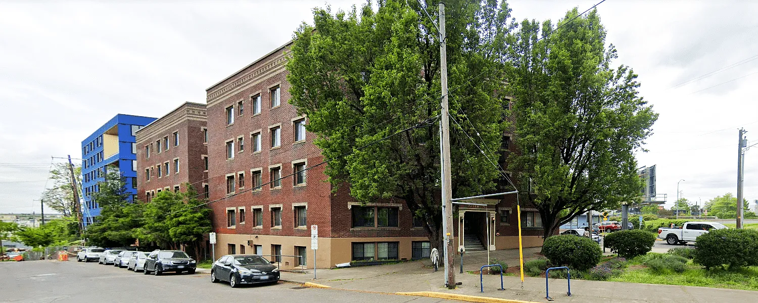 Paramount Apartments — Photo 2