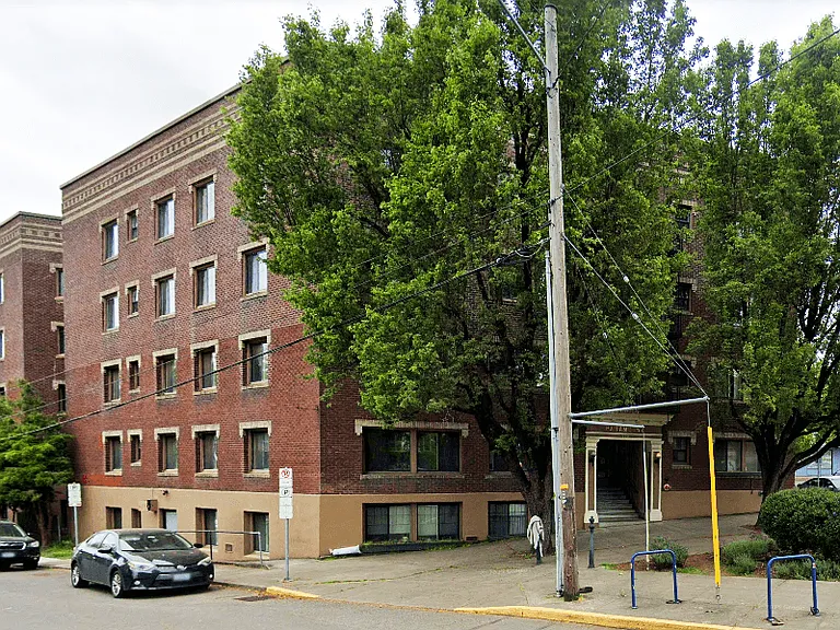 Paramount Apartments — Photo 2
