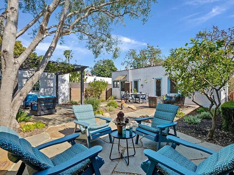 224 W Cota St — Photo 2