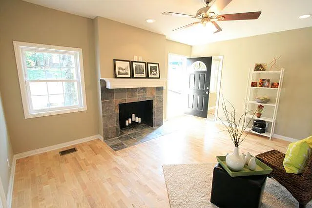 2 bed, 800 sqft, $1,997 — Photo 3
