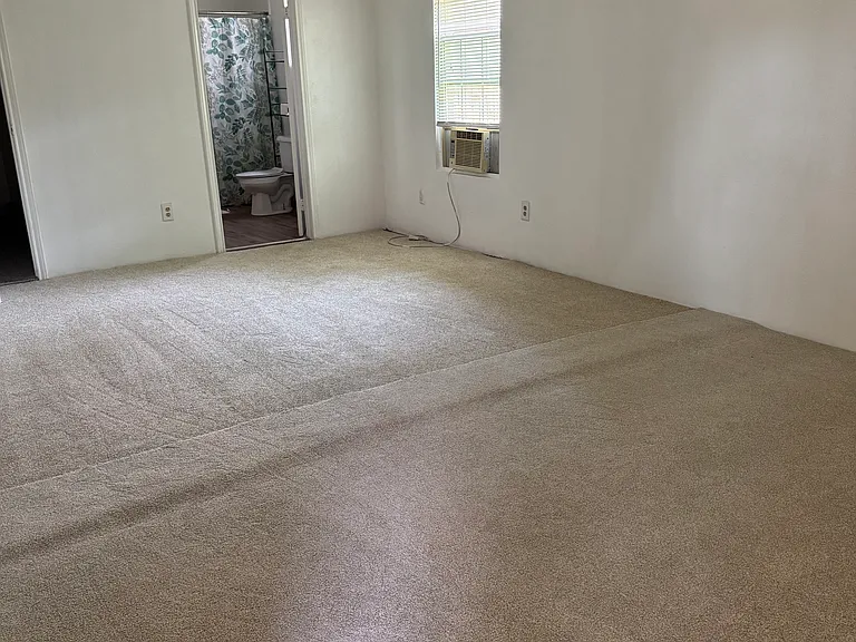 403 E Elk St — Photo 9